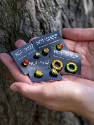 Podzimní deprese? Ne, díky! Se šperky, které mají z každé strany jinou barvu si užijete i pošmourné dny. 🌿🍁 Jsou jako...