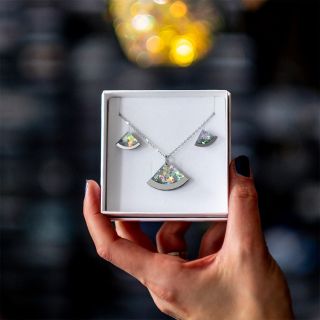 Nevíte, co vybrat? (Ano, pánové, koukám i na vás 👀) Dárková sada to jistí. Barvy, třpyt a žádný drama u stromečku. 🎄✨...